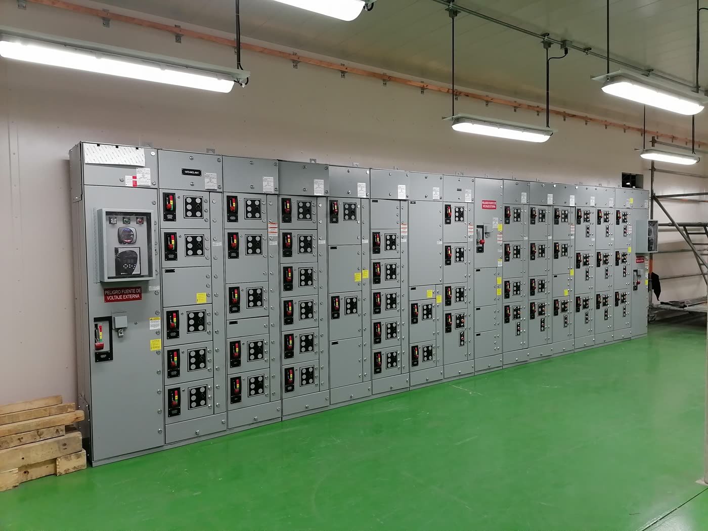 Sala eléctrica industrial integrada por SICERG